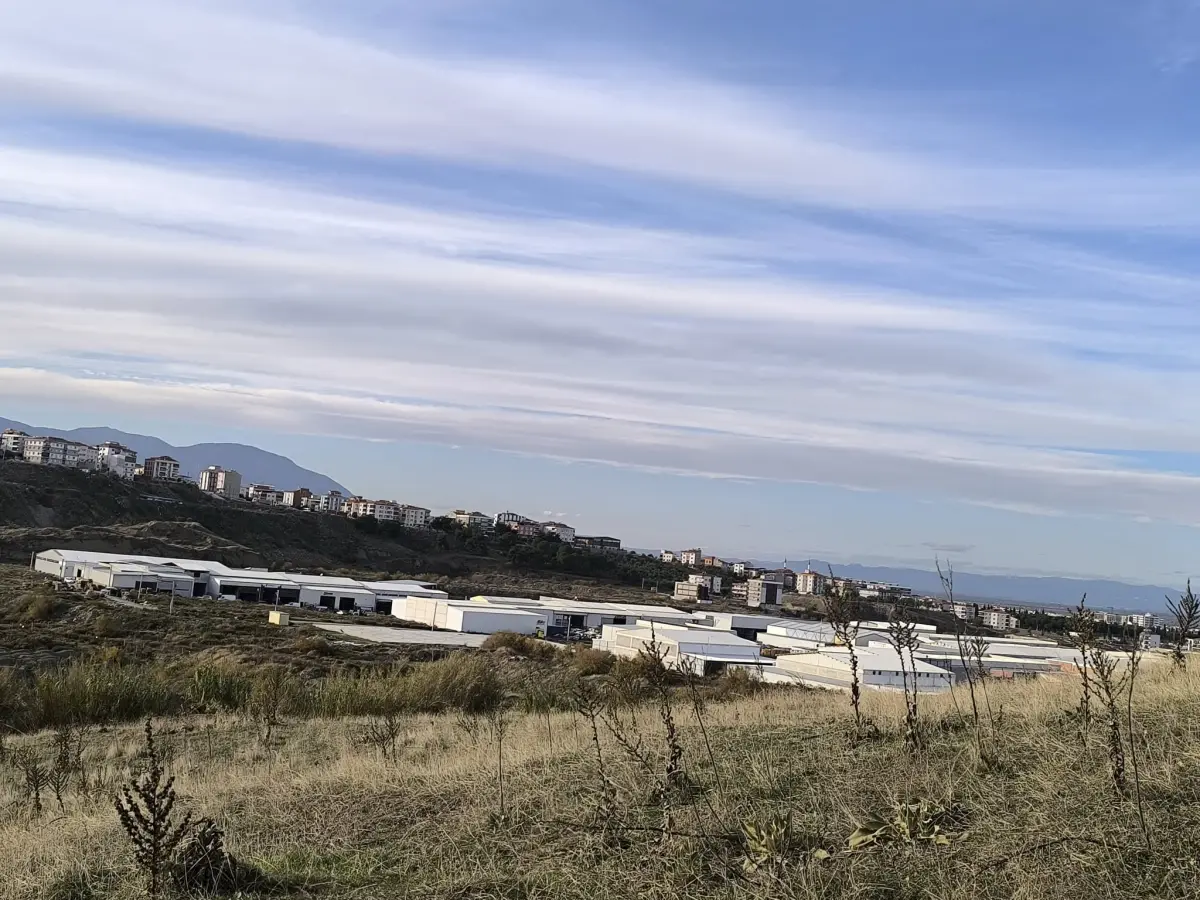 ACİL SATILIK ARAZİ  TURGUTLU SANAYİ İMARIN DİBİNDE - Fotoğraf 1