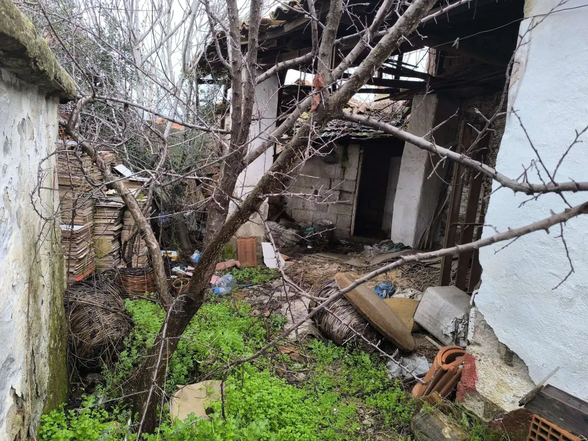 TURGUTLU DERBENT – KÖYÜN İÇİNDE 180 M² ARSA – - Fotoğraf 1