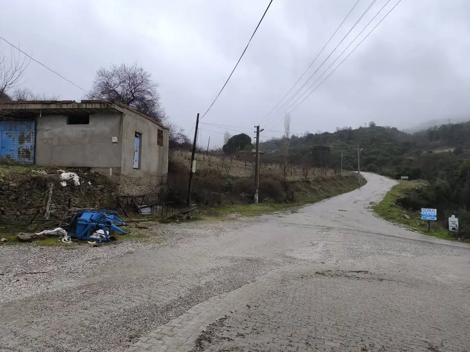 ACİL SATILIK KÖY İÇİNDE  455 M² ARSA İÇİNDE TEK TAPU  FİYAT: 2.200.000 TL HACI KÖSELİ KÖYÜ - Fotoğraf 1