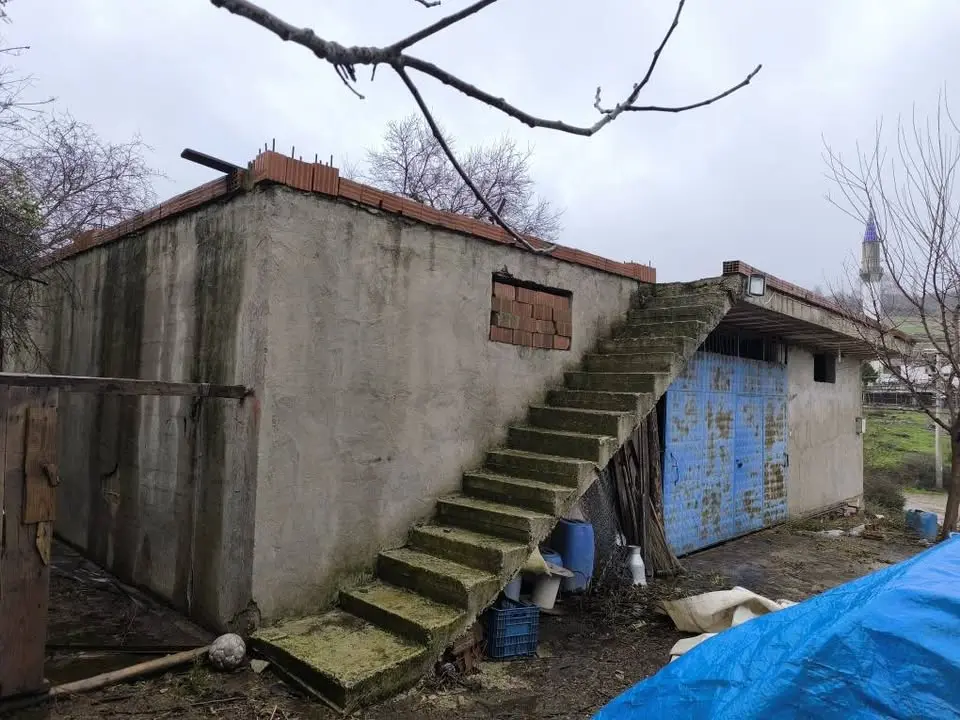 ACİL SATILIK KÖY İÇİNDE  455 M² ARSA İÇİNDE TEK TAPU  FİYAT: 2.200.000 TL HACI KÖSELİ KÖYÜ - Fotoğraf 7